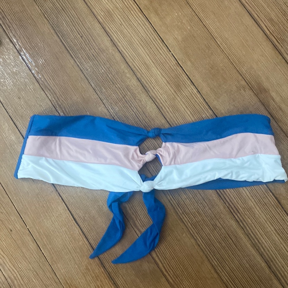 Pily Q bikini top size medium!